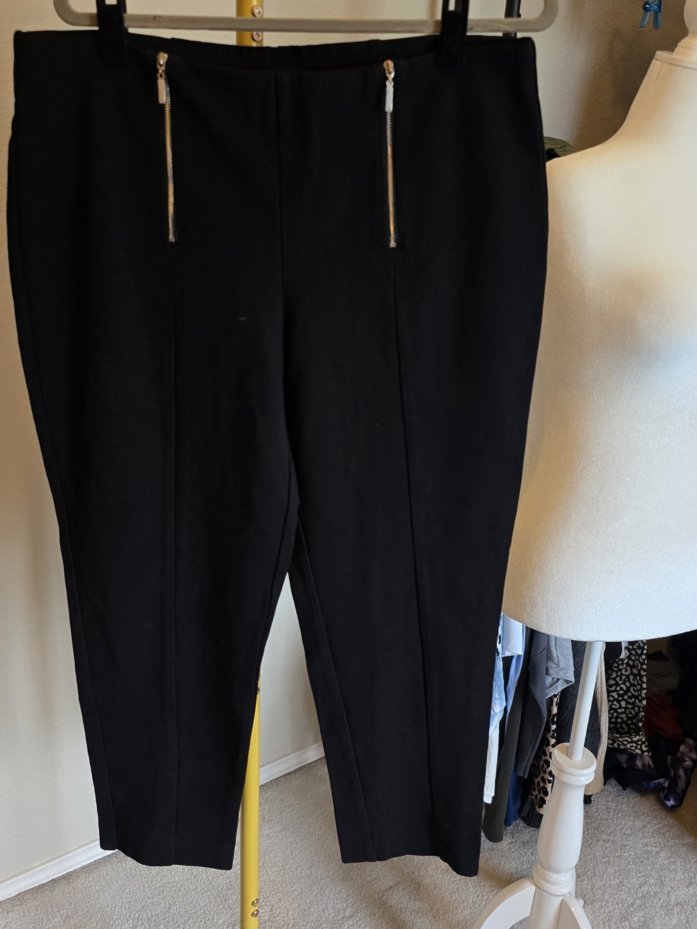 Chico's Black Cropped Ankle Pants with Front Zippers